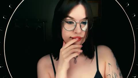 Bella online show from November 2025 09:20:01 PM