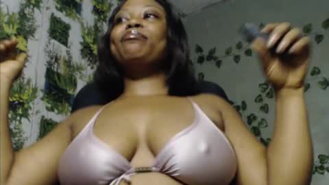 Snapshot of juicy_gold22 chatting on January 2025 01:14:02 PM Mariagold online show from January 2025 01:14:02 PM