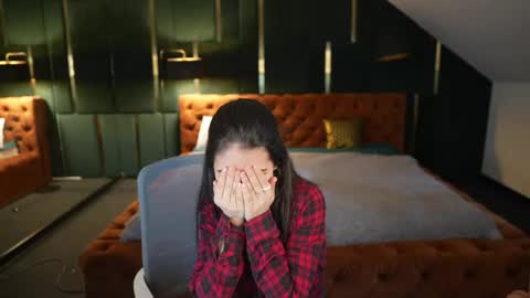 Snapshot of juicy_secrets_054 chatting on May 2026 10:22:02 AM Elza online show from May 2026 10:22:02 AM