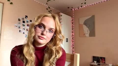 Snapshot of juleemuhlestein chatting on March 2026 11:37:01 AM Alana online show from March 2026 11:37:01 AM