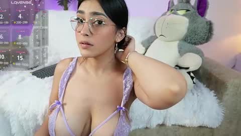 Snapshot of julesbennet chatting on March 2025 12:00:02 AM Jules Bennett online show from March 2025 12:00:02 AM