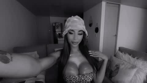 julessy online show from March 2025 03:18:02 PM