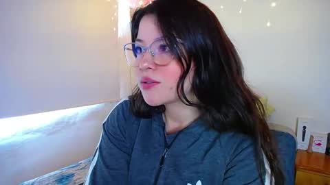 Juliana online show from February 2025 03:17:02 PM