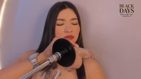 juli_casanova online show from November 2025 12:30:01 PM