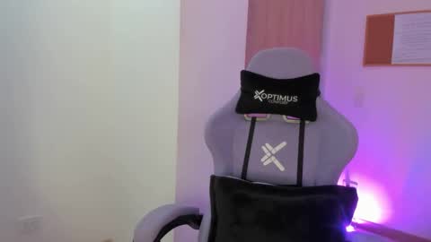 juli_santos_22 online show from January 2025 06:14:01 PM