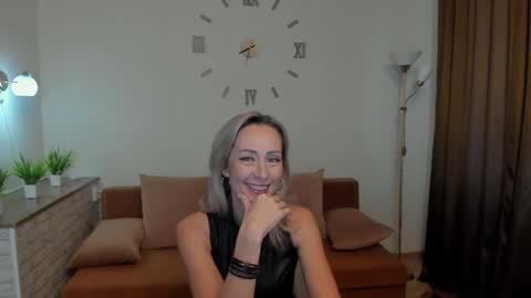 julia__cherry_ online show from February 2025 01:44:01 PM