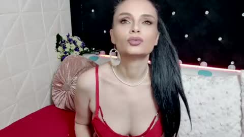 Snapshot of julia_divinne chatting on July 2026 08:39:02 AM Julia Divinne online show from July 2026 08:39:02 AM