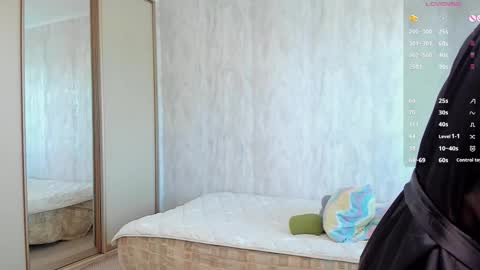 Julia online show from September 2025 01:43:01 AM