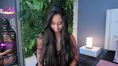 J U L IA   M A R T I N E Z online show from September 2025 11:35:01 AM