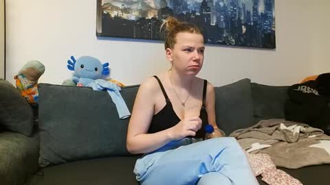 julia_official online show from February 2025 11:30:02 PM