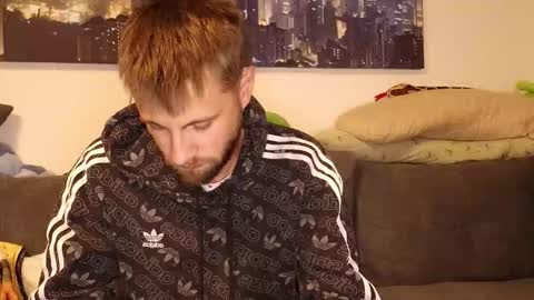 julia_official online show from September 2025 08:34:01 PM