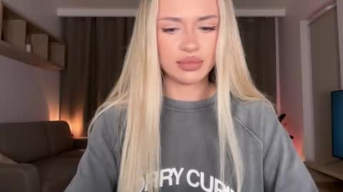 Snapshot of julia_rle chatting on October 2025 07:47:01 PM Julia R Le online show from October 2025 07:47:01 PM