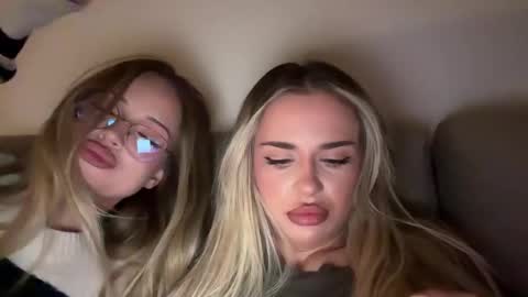 Julia R Le online show from November 2025 11:04:01 PM