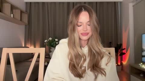 Julia R Le online show from November 2025 10:56:01 PM