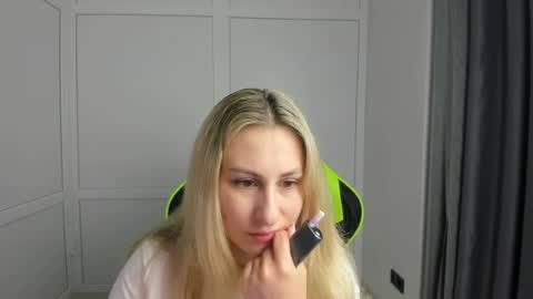 Julia online show from July 2026 06:34:02 PM
