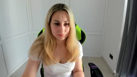 Julia online show from July 2026 12:22:01 PM