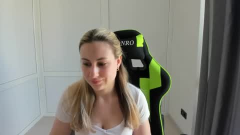 Julia online show from July 2026 12:42:01 PM