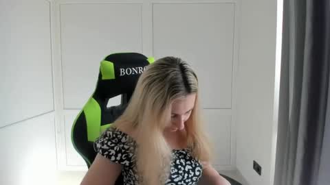 Julia online show from July 2026 06:28:01 AM