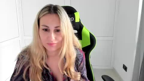 Julia online show from July 2026 03:21:02 PM