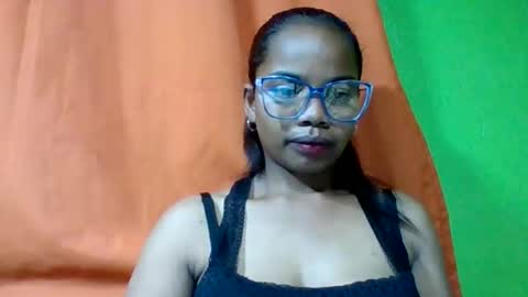 juliah02 online show from May 2026 05:15:02 AM