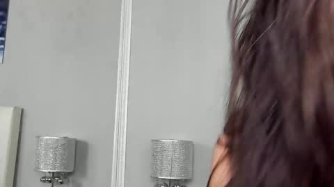 Snapshot of juliahunts chatting on November 2025 06:17:01 PM JuliaHunt online show from November 2025 06:17:01 PM