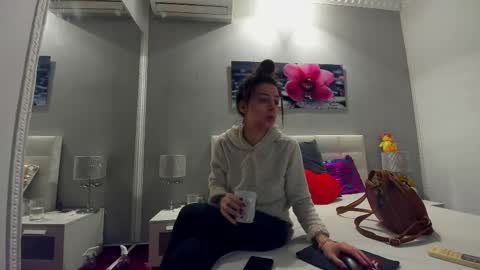 Snapshot of juliahunts chatting on November 2025 10:56:02 AM JuliaHunt online show from November 2025 10:56:02 AM