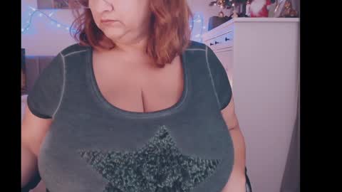 julialiones online show from December 2024 08:45:01 PM