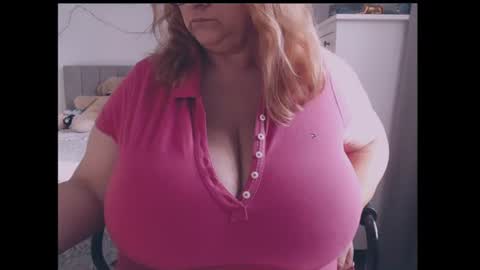 julialiones online show from July 2026 03:40:01 PM