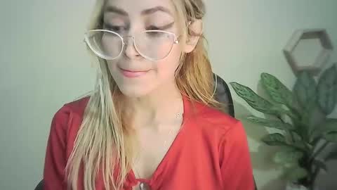 JuliaMack online show from March 2025 03:32:01 AM