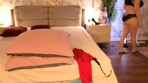 juliamillss online show from July 2026 12:10:01 AM
