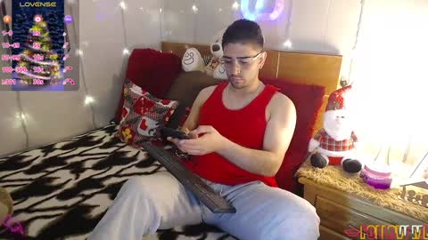 Snapshot of julian1225_ chatting on December 2024 06:52:02 PM Julian online show from December 2024 06:52:02 PM