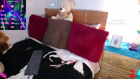 Snapshot of julian1225_ chatting on February 2025 01:50:02 AM Julian online show from February 2025 01:50:02 AM