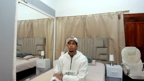 Snapshot of julian_billy chatting on January 2025 01:12:01 PM julian billy online show from January 2025 01:12:01 PM