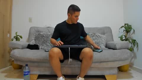 Snapshot of julian_wallace chatting on December 2024 03:59:02 AM julian_wallace online show from December 2024 03:59:02 AM