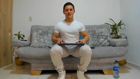 Snapshot of julian_wallace chatting on December 2024 11:12:02 PM julian_wallace online show from December 2024 11:12:02 PM