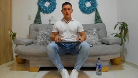 Snapshot of julian_wallace chatting on December 2024 09:39:01 PM julian_wallace online show from December 2024 09:39:01 PM