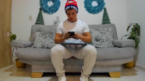 Snapshot of julian_wallace chatting on December 2024 10:39:01 PM julian_wallace online show from December 2024 10:39:01 PM