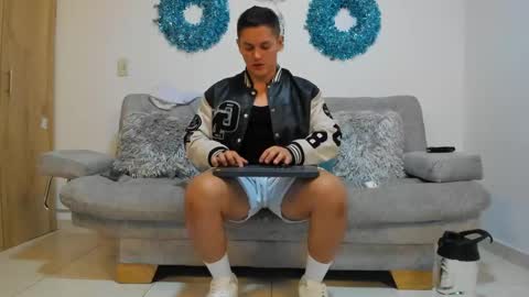 Snapshot of julian_wallace chatting on January 2025 01:56:02 AM julian_wallace online show from January 2025 01:56:02 AM