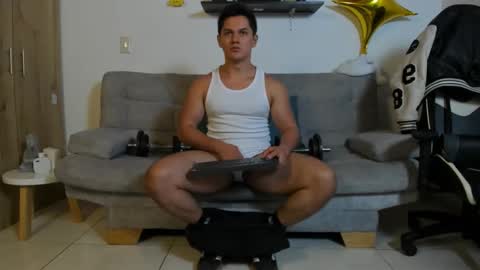 Snapshot of julian_wallace chatting on September 2025 12:15:01 AM julian_wallace online show from September 2025 12:15:01 AM