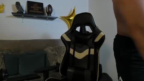 Snapshot of julian_wallace chatting on October 2025 08:18:01 PM julian_wallace online show from October 2025 08:18:01 PM