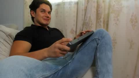julian_wallace1 online show from May 2026 03:29:01 PM