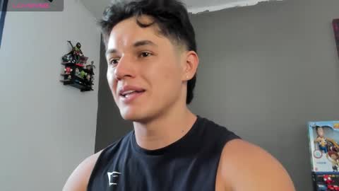 julian_wallace1 online show from May 2026 07:20:02 PM