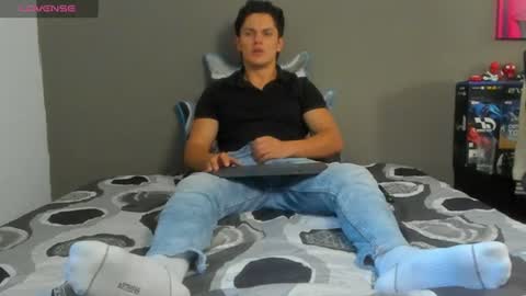 julian_wallace1 online show from June 2026 09:46:01 PM