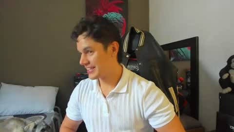 julian_wallace1 online show from June 2026 01:47:01 PM