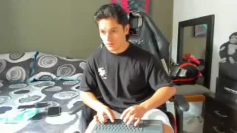 julian_wallace1 online show from June 2026 01:12:02 PM