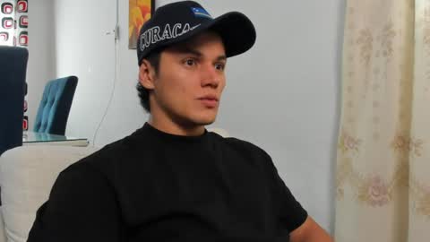 julian_wallace1 online show from June 2026 01:42:02 PM