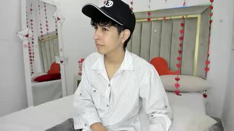 Julian online show from February 2026 07:43:02 PM