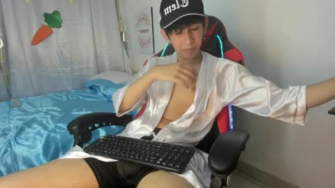 Snapshot of julian_xp chatting on April 2026 07:19:01 PM Julian online show from April 2026 07:19:01 PM