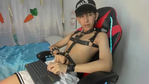 Snapshot of julian_xp chatting on April 2026 07:39:02 PM Julian online show from April 2026 07:39:02 PM