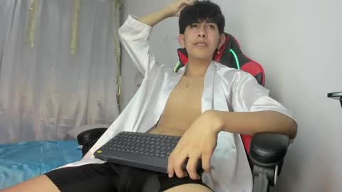 Snapshot of julian_xp chatting on April 2026 07:15:01 PM Julian online show from April 2026 07:15:01 PM